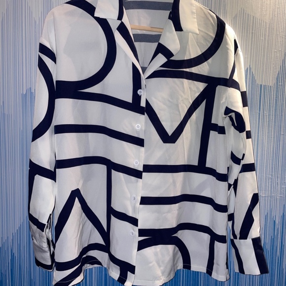 Geo Print Lapel Collar Button Front Blouse - Picture 3 of 5